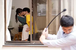 Qua làm quen em nhà sát bên thì tình cờ thấy em đang thẩm du