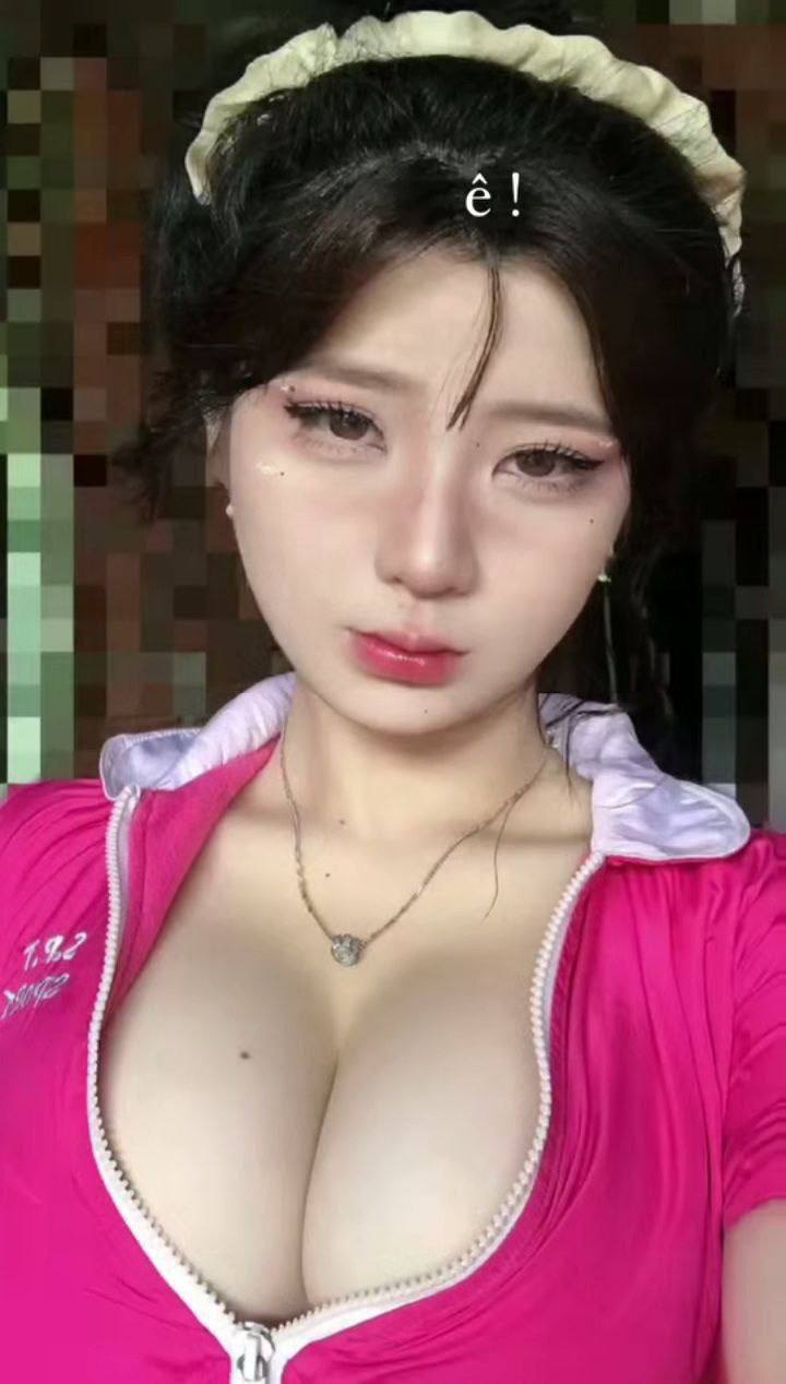 Liếm lồn em gái mới quen ngoài công viên